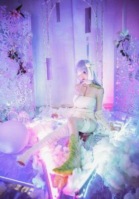 亚洲女同吸奶头_BD英语在线观看高清